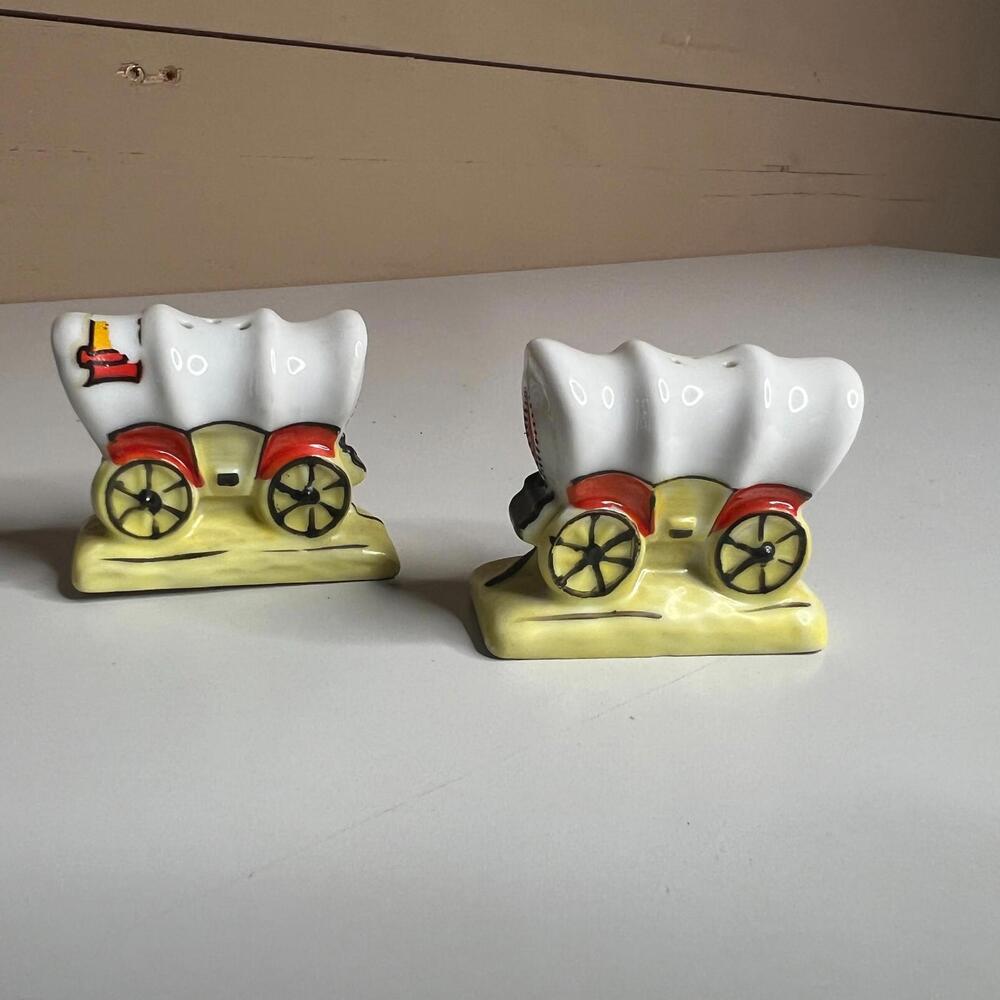 Vintage Yellow Covered‎ Wagon Retro Western Salt & Pepper Shaker Set Japan